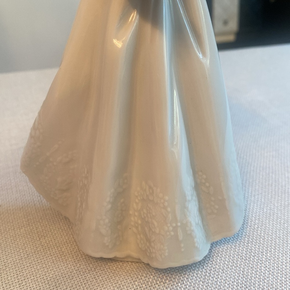 Nao by Lladro • Retired “So Shy” Porcelain Figurine *Without Box* - Picture 10 of 17